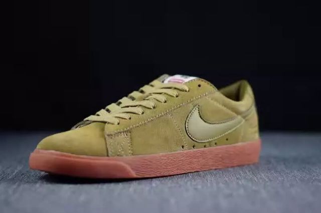 Supreme x Nike SB Blazer Low GT [M. 3]